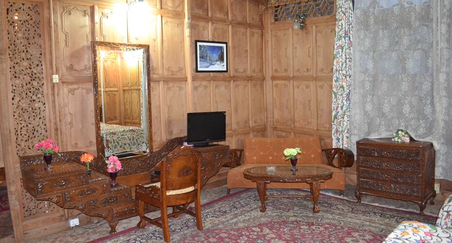 Shahnama Houseboat, Srinagar 5